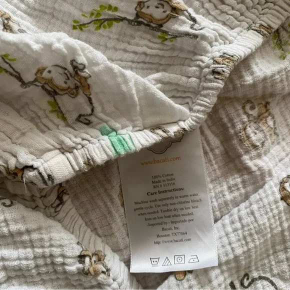 2 Crib Sheets: Happy Monkey Print. Muslin. White and brown, unisex. - Picture 5 of 6